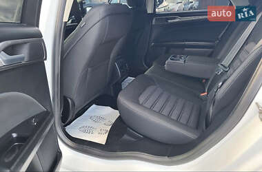 Седан Ford Fusion 2015 в 
