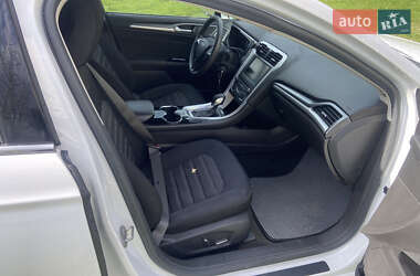 Седан Ford Fusion 2015 в 