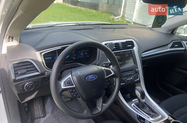 Седан Ford Fusion 2015 в 