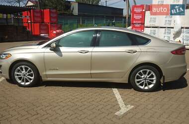 Седан Ford Fusion 2019 в 