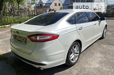 Седан Ford Fusion 2015 в 