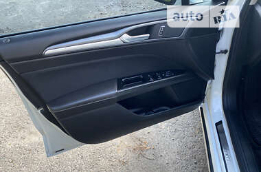 Седан Ford Fusion 2015 в 