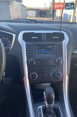 Седан Ford Fusion 2015 в 