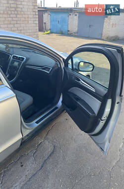 Седан Ford Fusion 2015 в 