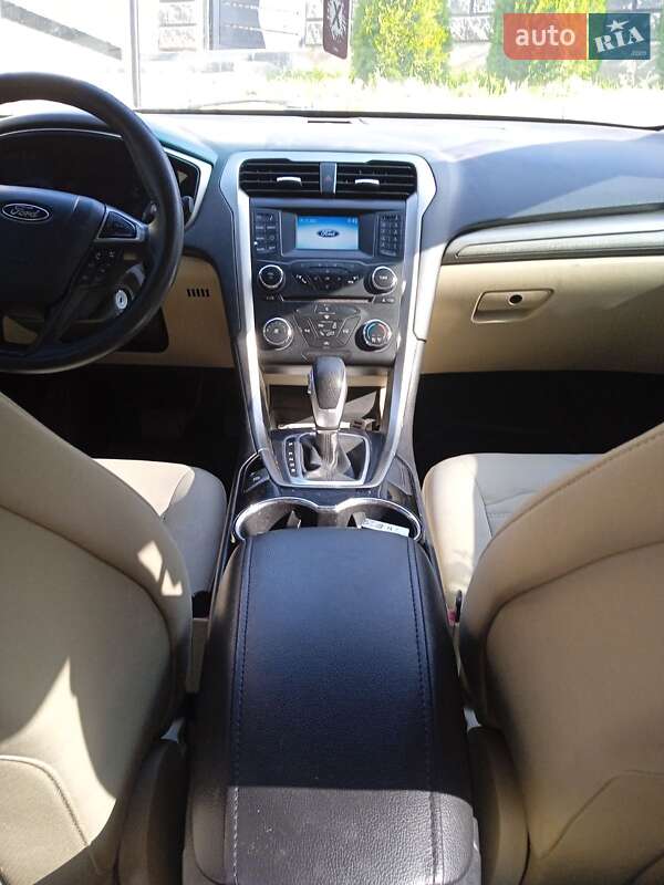 Седан Ford Fusion 2015 в Иршаве