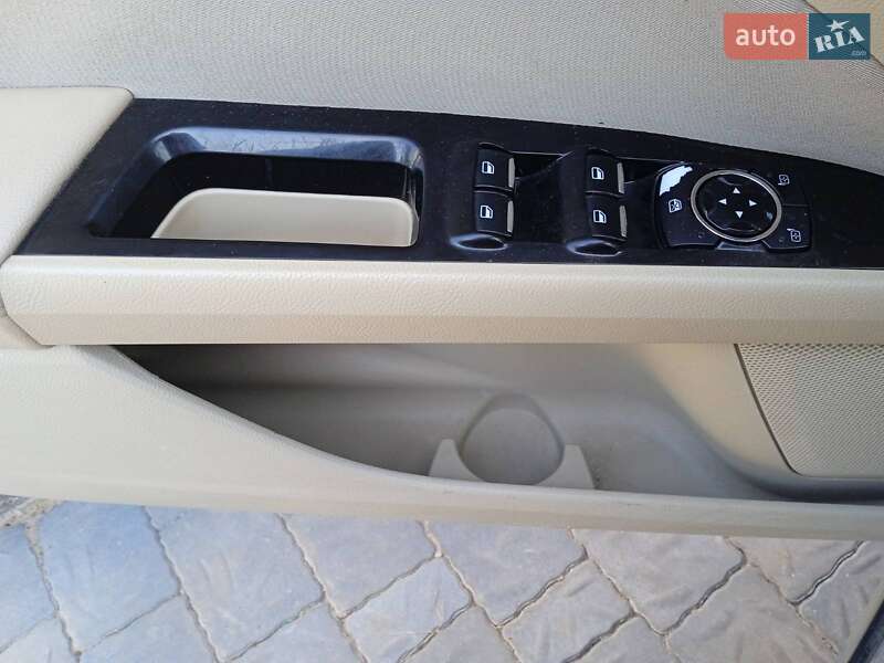 Седан Ford Fusion 2015 в Иршаве