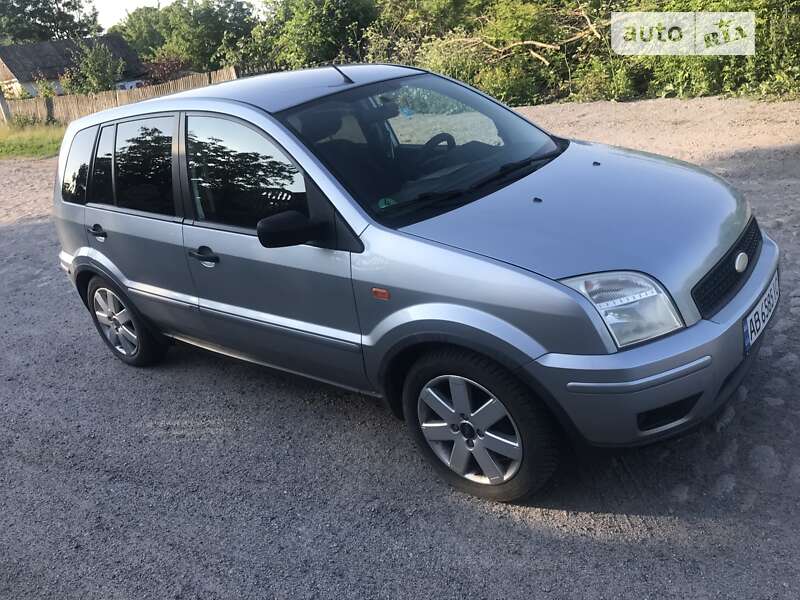 Хэтчбек Ford Fusion 2005 в Калиновке