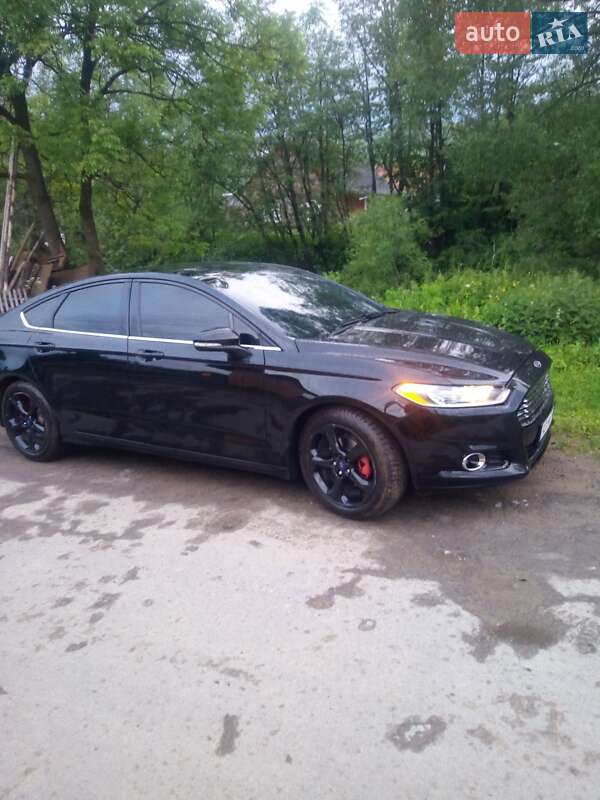 Седан Ford Fusion 2015 в Рахові
