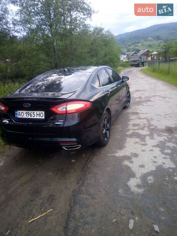 Седан Ford Fusion 2015 в Рахові