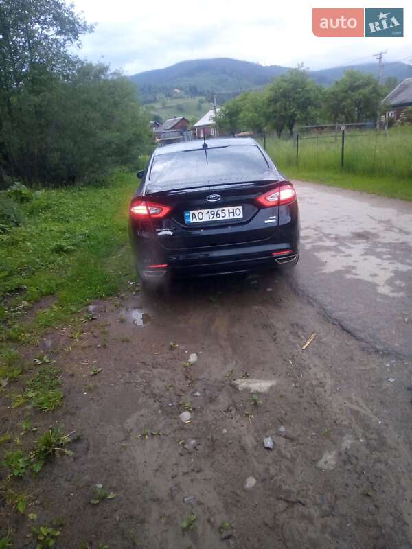 Седан Ford Fusion 2015 в Рахові