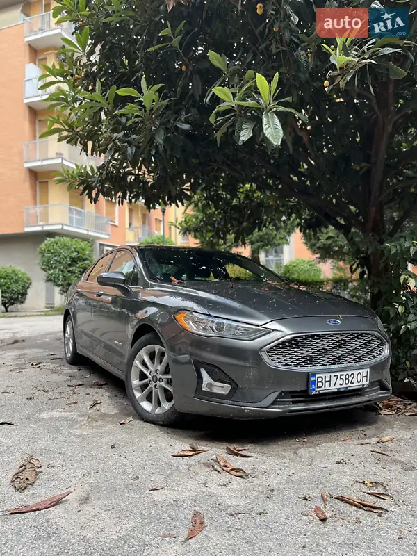 Седан Ford Fusion 2019 в 