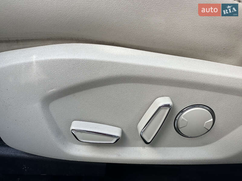 Седан Ford Fusion 2016 в Умані