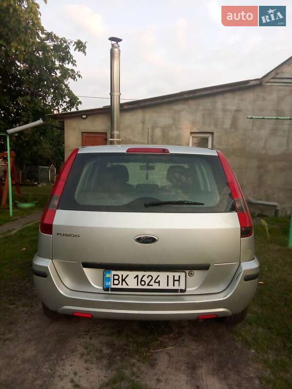 Хэтчбек Ford Fusion 2002 в Заречном