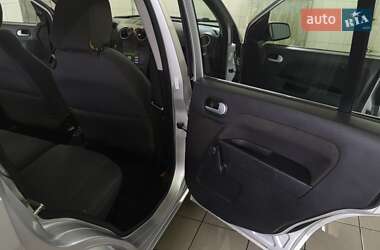 Хетчбек Ford Fusion 2005 в Ужгороді