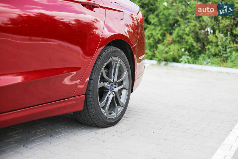 Седан Ford Fusion 2017 в Бучаче