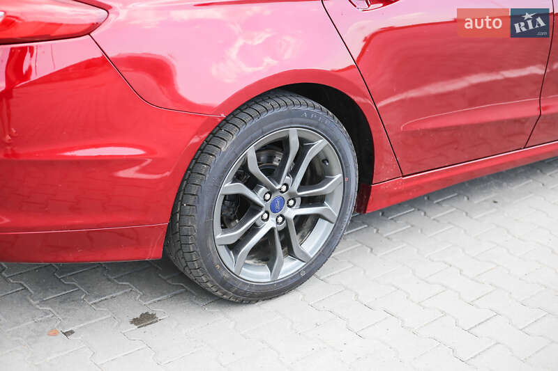 Седан Ford Fusion 2017 в Бучаче