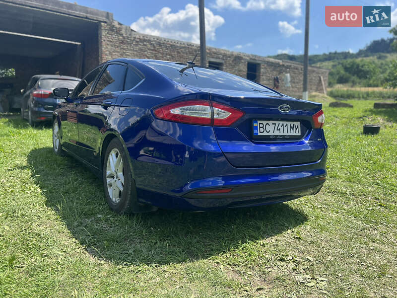 Седан Ford Fusion 2016 в Золочеві
