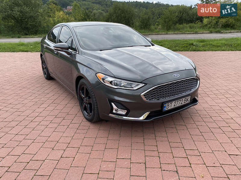 Седан Ford Fusion 2018 в Львове