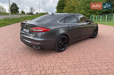 Седан Ford Fusion 2018 в Львове