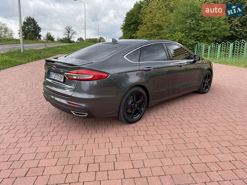 Седан Ford Fusion 2018 в Львове