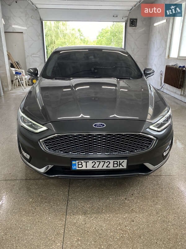 Седан Ford Fusion 2018 в Львове