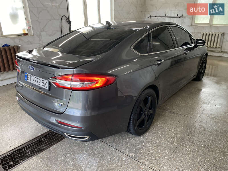 Седан Ford Fusion 2018 в Львове