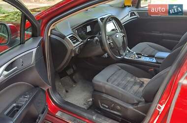 Седан Ford Fusion 2018 в 