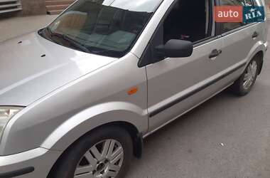 Хэтчбек Ford Fusion 2004 в 