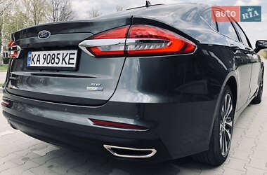 Седан Ford Fusion 2020 в 