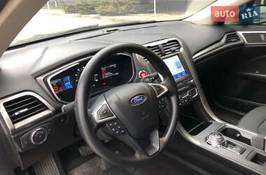 Седан Ford Fusion 2020 в 