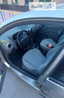 Хэтчбек Ford Fusion 2003 в Могилев-Подольске
