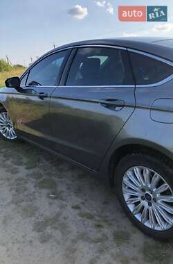 Седан Ford Fusion 2013 в 