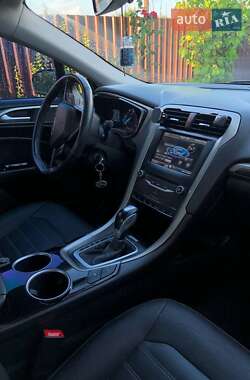 Седан Ford Fusion 2013 в 