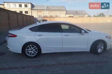 Седан Ford Fusion 2015 в 