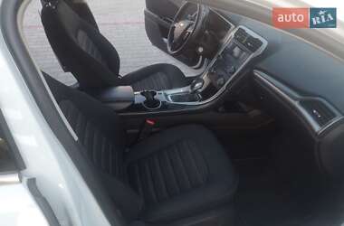 Седан Ford Fusion 2015 в 