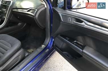 Седан Ford Fusion 2013 в 