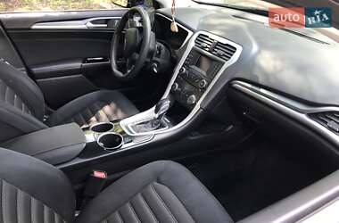 Седан Ford Fusion 2013 в 