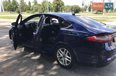Седан Ford Fusion 2013 в 