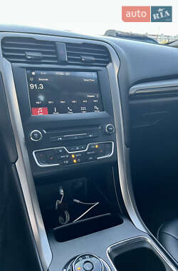 Седан Ford Fusion 2016 в 