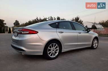 Седан Ford Fusion 2016 в Умані