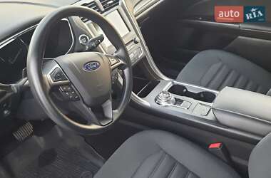 Седан Ford Fusion 2016 в Умані