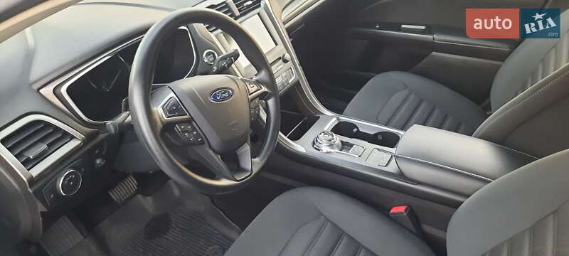 Седан Ford Fusion 2016 в Умані