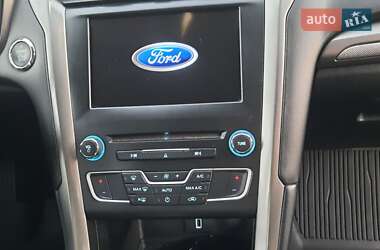 Седан Ford Fusion 2016 в Умані