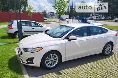 Седан Ford Fusion 2019 в Львові