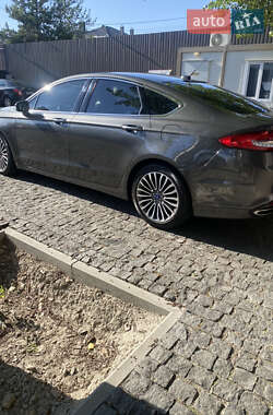 Седан Ford Fusion 2016 в 