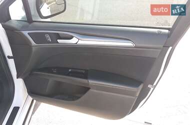 Седан Ford Fusion 2015 в 