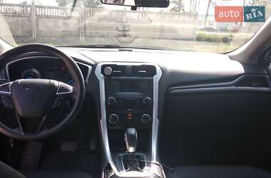 Седан Ford Fusion 2015 в 