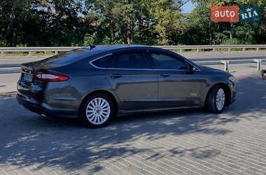 Седан Ford Fusion 2015 в 