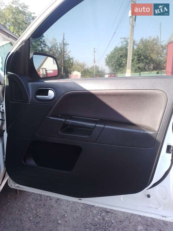 Хэтчбек Ford Fusion 2010 в Смеле фото 15 Хэтчбек Ford Fusion 2010 в Смеле