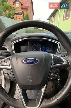 Седан Ford Fusion 2015 в 